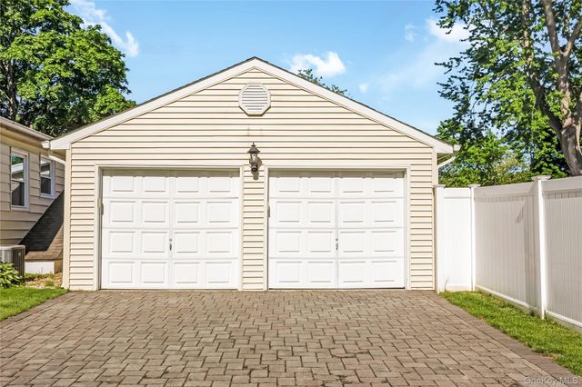 85 Wayne Street, Hauppauge, NY 11788