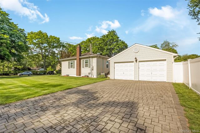 85 Wayne Street, Hauppauge, NY 11788