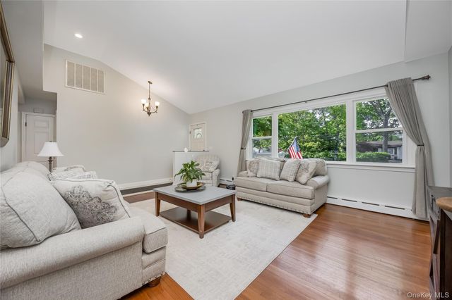 85 Wayne Street, Hauppauge, NY 11788