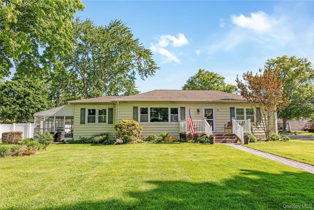 85 Wayne Street, Hauppauge, NY 11788