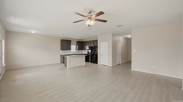 140 FABARM LN, New Braunfels, TX 78130