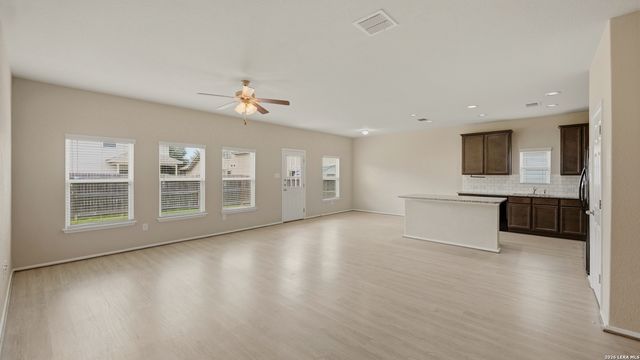 140 FABARM LN, New Braunfels, TX 78130