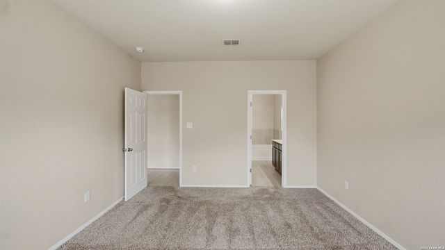 140 FABARM LN, New Braunfels, TX 78130