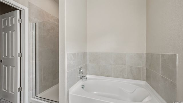 140 FABARM LN, New Braunfels, TX 78130