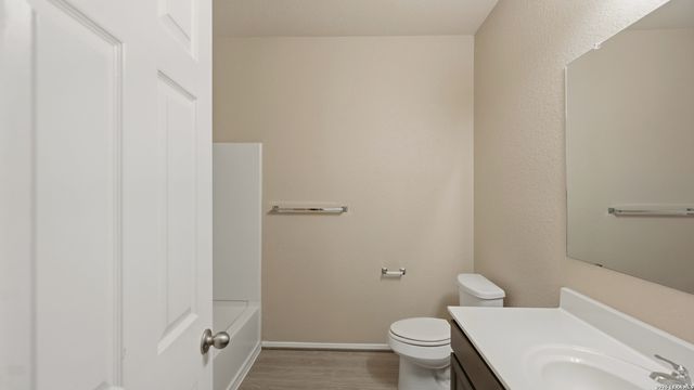 140 FABARM LN, New Braunfels, TX 78130
