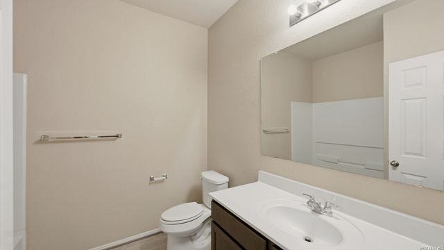 140 FABARM LN, New Braunfels, TX 78130