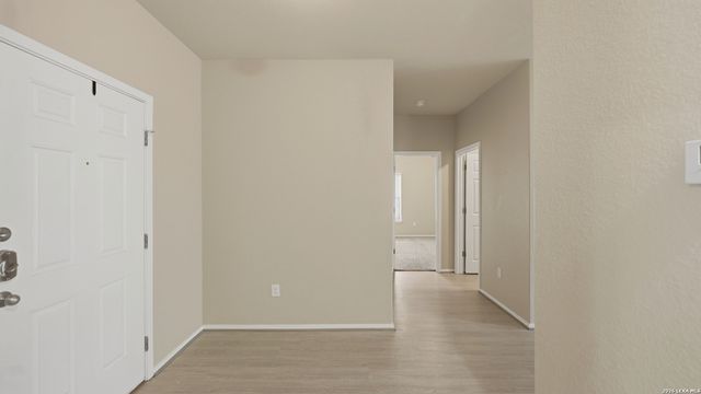 140 FABARM LN, New Braunfels, TX 78130