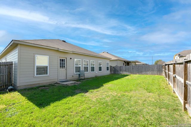 140 FABARM LN, New Braunfels, TX 78130