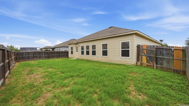 140 FABARM LN, New Braunfels, TX 78130