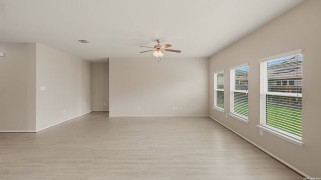 140 FABARM LN, New Braunfels, TX 78130