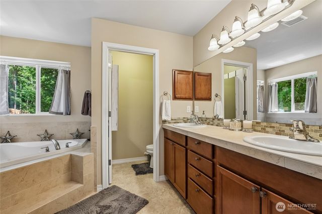 27661 Mcintosh Loop NE, Kingston, WA 98346