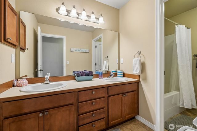 27661 Mcintosh Loop NE, Kingston, WA 98346