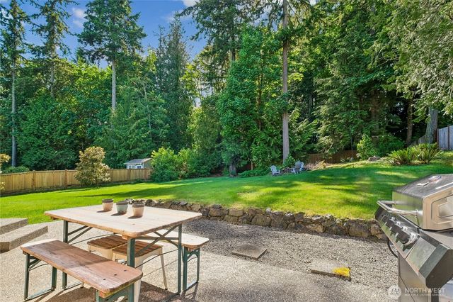 27661 Mcintosh Loop NE, Kingston, WA 98346