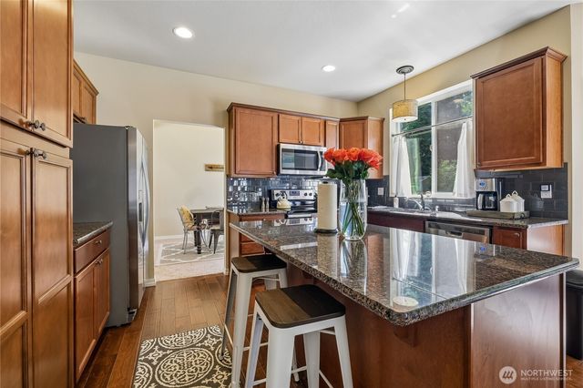 27661 Mcintosh Loop NE, Kingston, WA 98346