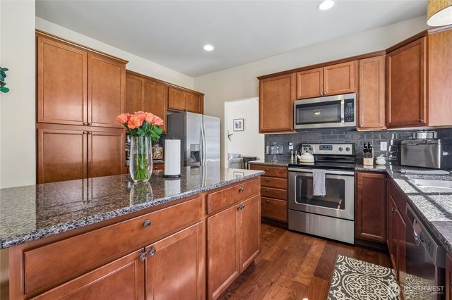 27661 Mcintosh Loop NE, Kingston, WA 98346