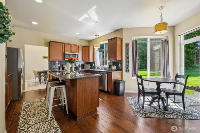 27661 Mcintosh Loop NE, Kingston, WA 98346