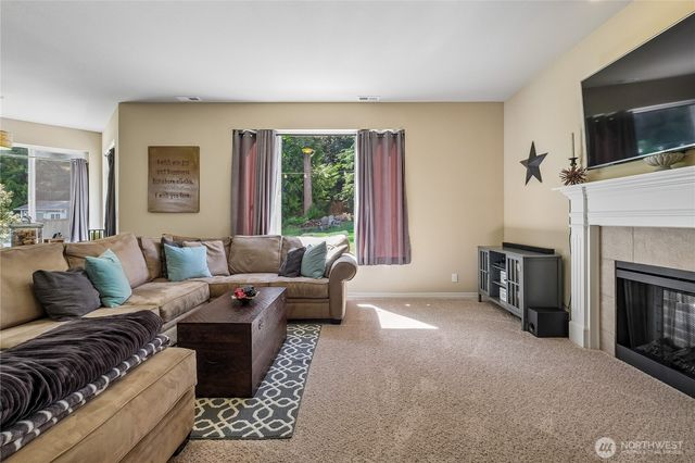 27661 Mcintosh Loop NE, Kingston, WA 98346