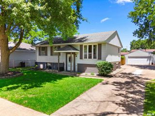 1352 GEORGEANNE Drive, Pekin, IL 61554