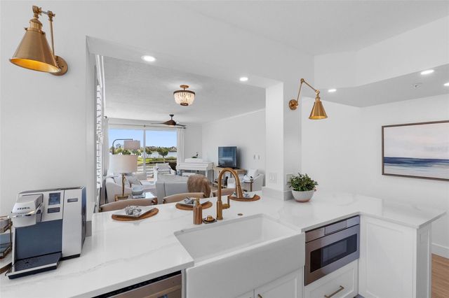 7912 SAILBOAT KEY BOULEVARD S 201, South Pasadena, FL 33707