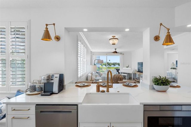7912 SAILBOAT KEY BOULEVARD S 201, South Pasadena, FL 33707