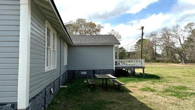 11051 N US HWY 79, De Berry, TX 75639