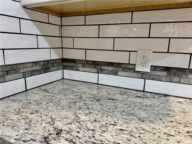 1622 Lindenwood Lane, Lawrence, KS 66044