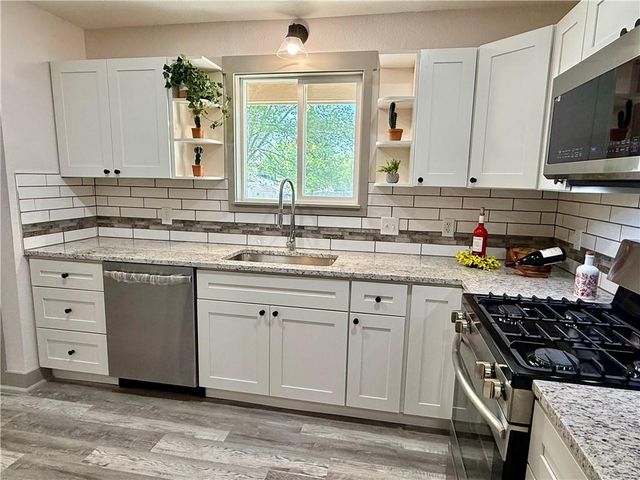 1622 Lindenwood Lane, Lawrence, KS 66044