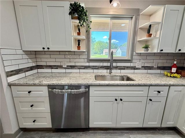 1622 Lindenwood Lane, Lawrence, KS 66044