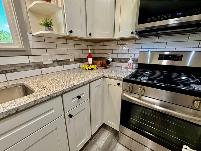 1622 Lindenwood Lane, Lawrence, KS 66044