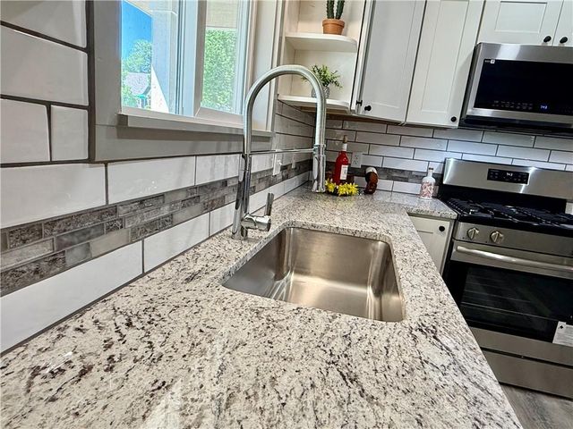 1622 Lindenwood Lane, Lawrence, KS 66044