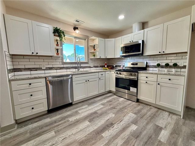 1622 Lindenwood Lane, Lawrence, KS 66044