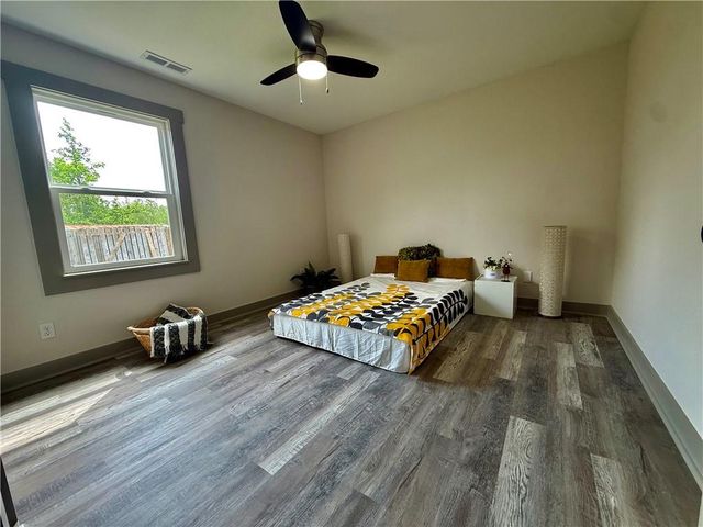 1622 Lindenwood Lane, Lawrence, KS 66044