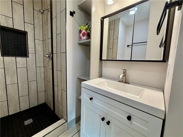 1622 Lindenwood Lane, Lawrence, KS 66044