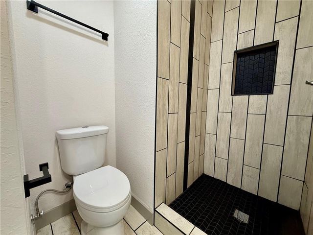 1622 Lindenwood Lane, Lawrence, KS 66044