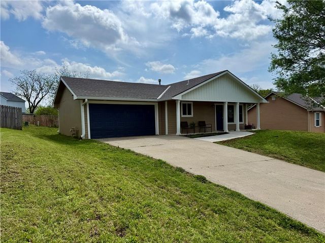 1622 Lindenwood Lane, Lawrence, KS 66044