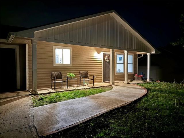 1622 Lindenwood Lane, Lawrence, KS 66044