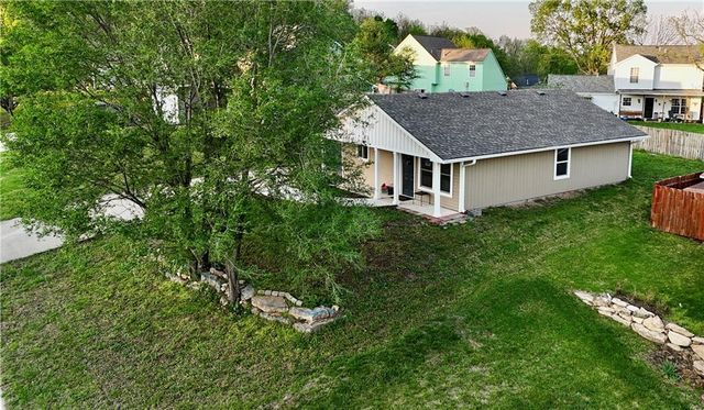 1622 Lindenwood Lane, Lawrence, KS 66044