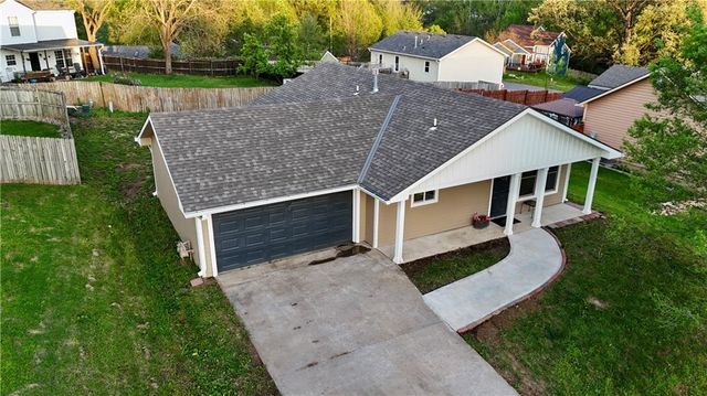1622 Lindenwood Lane, Lawrence, KS 66044