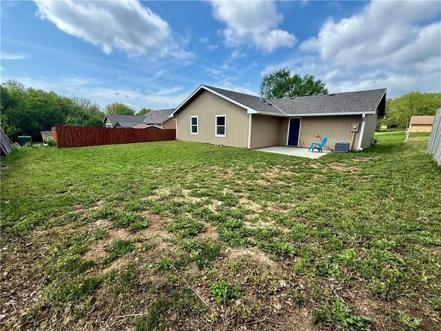 1622 Lindenwood Lane, Lawrence, KS 66044
