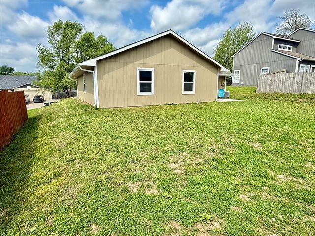 1622 Lindenwood Lane, Lawrence, KS 66044