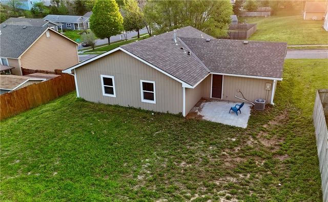 1622 Lindenwood Lane, Lawrence, KS 66044