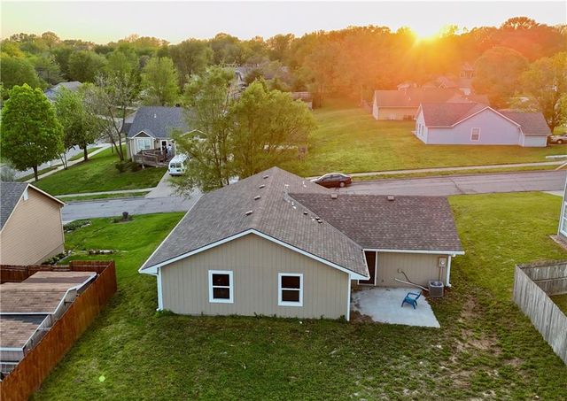 1622 Lindenwood Lane, Lawrence, KS 66044