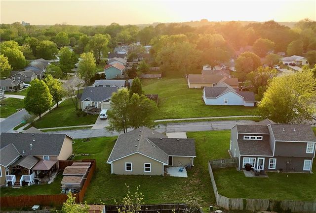 1622 Lindenwood Lane, Lawrence, KS 66044