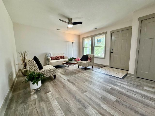 1622 Lindenwood Lane, Lawrence, KS 66044