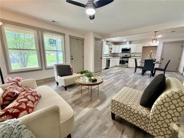 1622 Lindenwood Lane, Lawrence, KS 66044