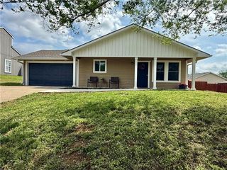 1622 Lindenwood Lane, Lawrence, KS 66044