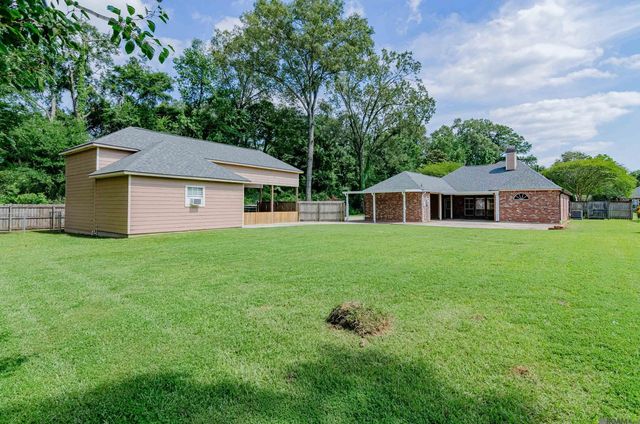 2767 Peachtree Ln, Zachary, LA 70791