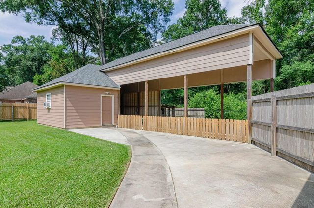 2767 Peachtree Ln, Zachary, LA 70791