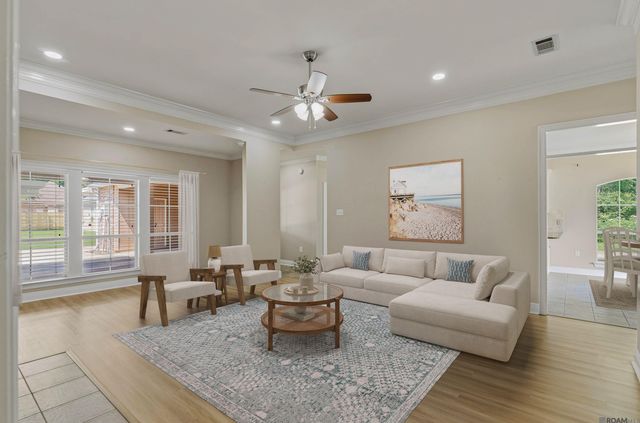 2767 Peachtree Ln, Zachary, LA 70791