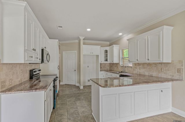 2767 Peachtree Ln, Zachary, LA 70791